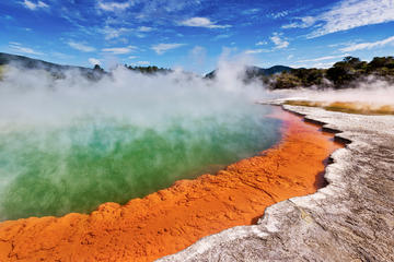 Hobbiton & Rotorua (Wai-O-Tapu) Tour from Auckland in Small Groups