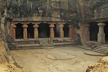 Excursion tour of Elephanta Caves in Mumbai