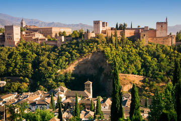 Skip-the-Line Alhambra and Generalife Gardens Tour in Granada
