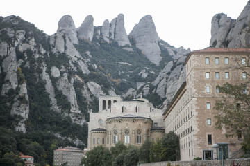 Monserrat and Wine Tasting and Tapas Small-Group Tour from Barcelona
