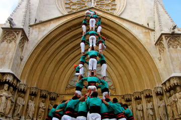 Human Tower Tour with Food and Wine Tasting in Barcelona