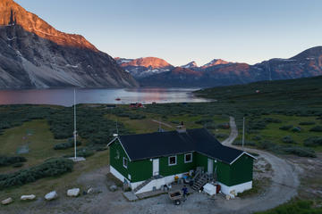Qooqqut - The Restaurant in the fiord - Private charter 1-6 Passengers - Cabin boat