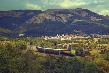 San Lorenzo de El Escorial Guided Tour by Train from Madrid
