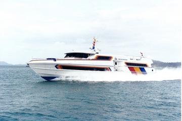 One-Way Ferry Ticket from Langkawi to Koh Lipe with Hotel Transfer