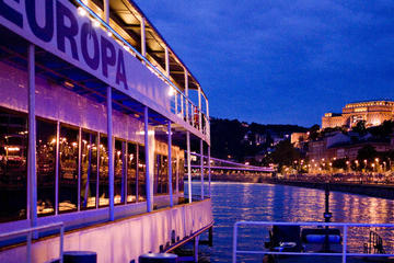 Budapest Christmas Eve Cruise with Dinner and Live Music