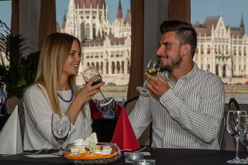 Budapest Combo: Private Entrance to Szechenyi Spa plus Lunch Cruise