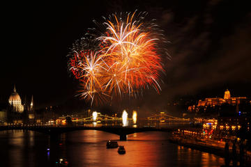 Budapest Firework Cruise Including Open Bar and Optional Dinner