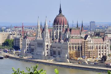 Budapest Super Saver: Budapest Card and Cocktail and Beer Cruise