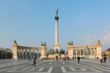 Grand City Tour with Lunch on the Danube in Budapest
