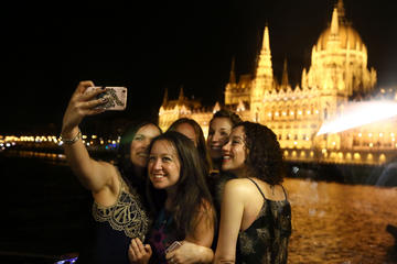 Moonlight Cocktail Cruise on the Danube in Budapest