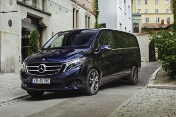 Krakow: VIP Premium Airport Transfer by 4Transfer