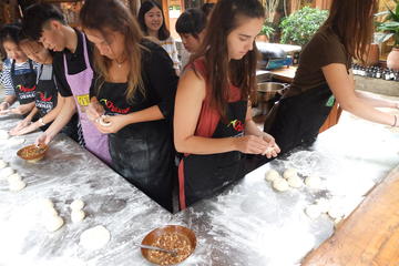 Half-Day Wheaten Food Cooking Class with Local Spice Market Visit