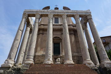 Self-Guided Priority Access Colosseum Ticket and Free Self-Guided Vatican Quest