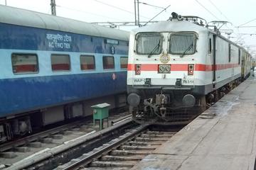 Private Arrival transfer: Delhi Railway station to Hotel
