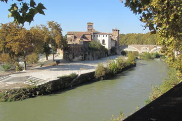 Rome Walking Tour of Tiber Island and Basilica di San Nicola in Carcere