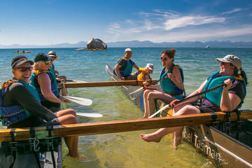 Waka Paddling Tour: Toka Ngawha Split Apple Rock from Kaiteriteri