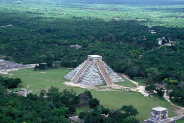 Chichen Itza Day Trip by Plane: Small-Group Archaeologist-Led Tour with Mayan Jungle Flight