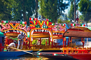 Private Combo Tour: Xochimilco, Coyoacán and Frida Kahlo Museum