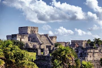 Private Tour: Early Access to Tulum with an Archaeologist and Xel-Há or Xcaret from Cancun