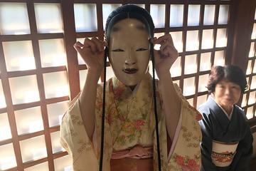 Noh Theater Experience in Tokyo