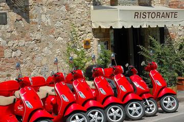 Full-day Vespa and Chianti Tour with Shuttle from Pisa