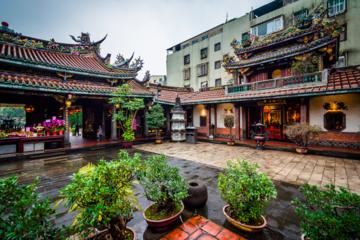 Religious Worship Culture in Dadaocheng Day Tour