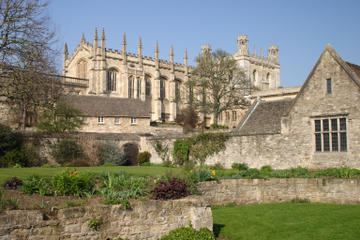 Oxford, Stratford-upon-Avon and the Cotswolds Tour from London with Spanish-Speaking Guide