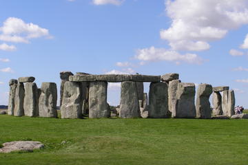 Stonehenge and Bath Day Tour from London with Spanish Speaking Guide