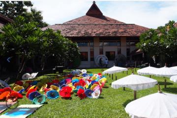 Umbrella and Local Handicraft Small Group Tour in Chiang Mai