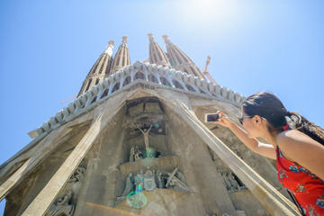 Barcelona Electric Bike Tour with Skip the Line Sagrada Familia
