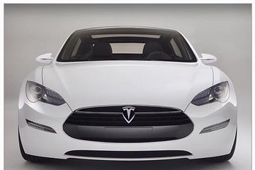 Budapest Airport Private Roundtrip Transfer - The Tesla Experience