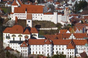 Skip the Line: Neuschwanstein Castle with Füssen City Tour