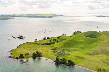 Auckland Helicopter Tour and Waiheke Island Winery Lunch
