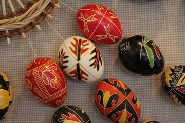 CARPATHIAN EASTER: THE COLOURS OF TRADITION