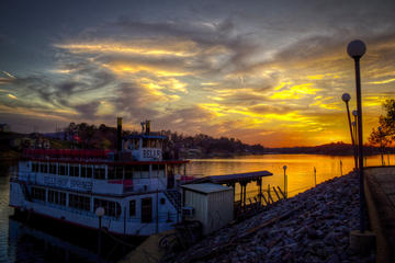 Day Trip Riverboat Dinner and Dance Cruise in Hot Springs near Hot Springs, Arkansas 