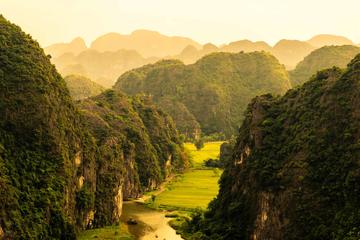 HOA LU - TAM COC - NINH BINH SMALL GROUP TOUR MAXIMUM 15 Pax A GROUP