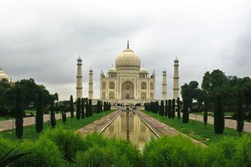 Private Tours: Taj Mahal Sunrise Tour from New Delhi