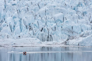 Boat tour on Iceberg Lagoon