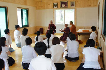 Learning meditation at Mahasi