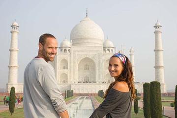 2 Days:Taj Mahal Tour for Honeymoon Couple