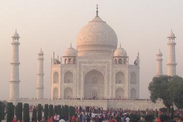 A Place of Fascinating Tomb with Taj Mahal