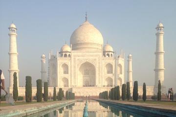 Overnight Trip to Taj Mahal by Private Car