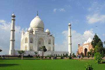 Taj Mahal and Agra Tour for 2 Days by Train