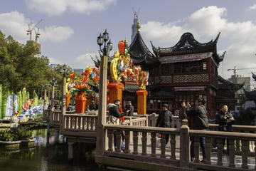 Ancient and Modern Tour of Shanghai: The Bund Shanghai Urban Planning Exhibition Hall and Huangpu River Cruise