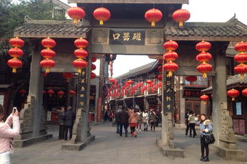 Chongqing Airport to Cruise Transfer including Half-Day Sightseeing and Hot Pot Dinner
