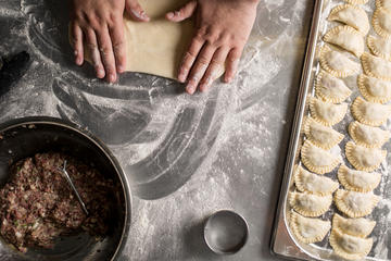 Cours de cuisine chinoise dans une cour privée avec visite d'un...
