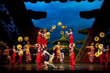 Entertainment in Shanghai: Chinese Acrobats Show