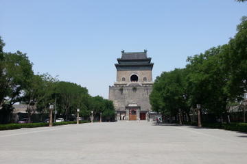 Half-Day Cultural Tour in Beijing: Nanluoguxiang, Beijing Duck Dinner and Peking Opera Show