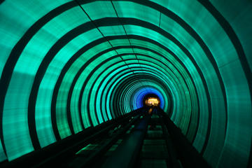 Shanghai Urban Engineering Tour: Jin Mao Tower and Bund Sightseeing Tunnel