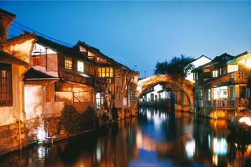 Yuyuan Gardens and Zhujiajiao Water Town Day Trip with Foot Massage